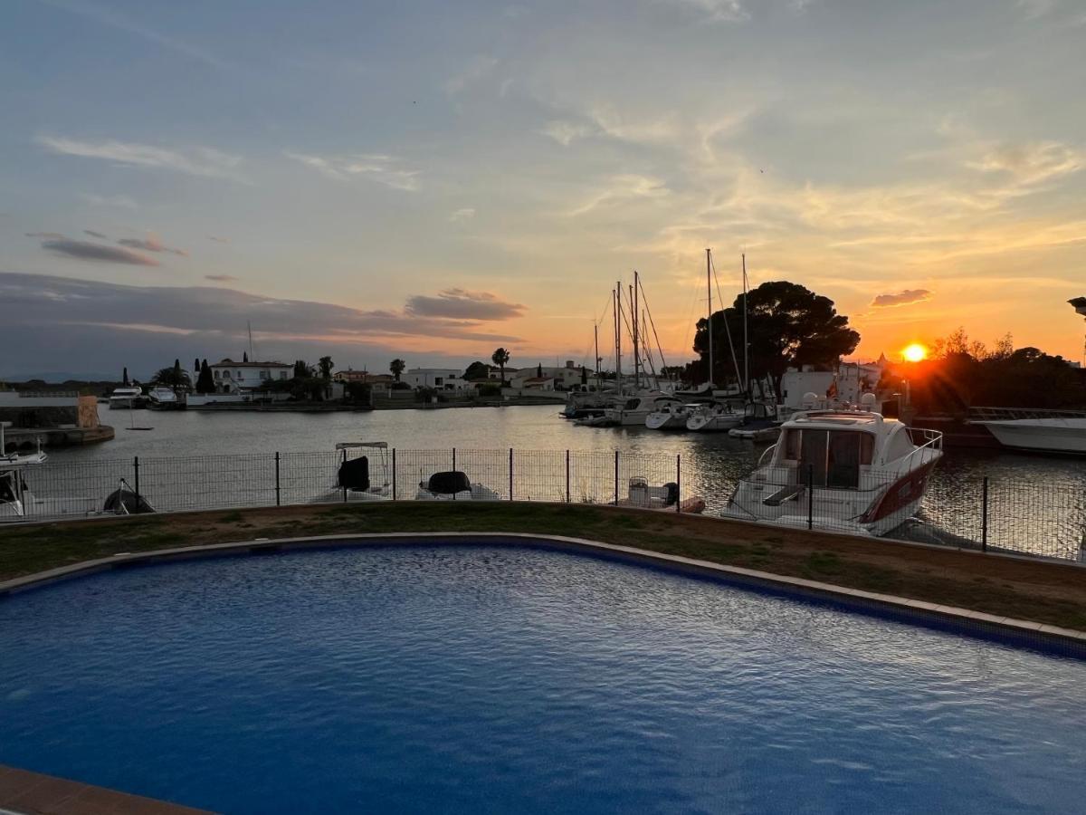 Blau Apartamento Frente A Los Canales Y Las Puestas De Sol De Rosas Exterior foto