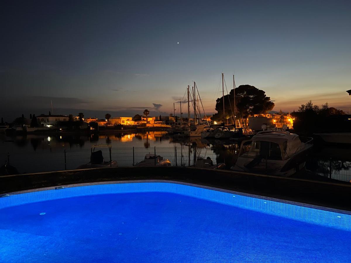 Blau Apartamento Frente A Los Canales Y Las Puestas De Sol De Rosas Exterior foto