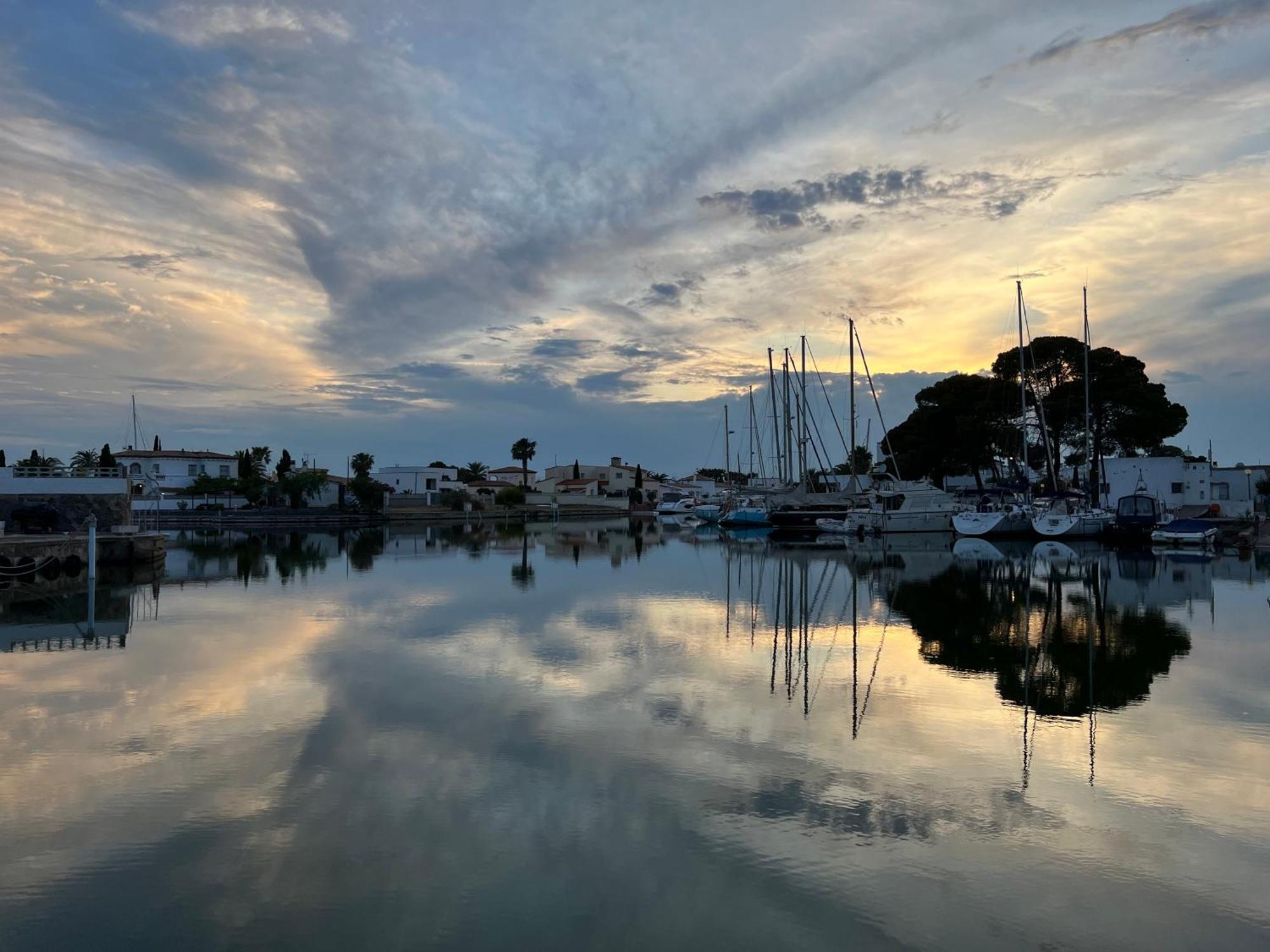 Blau Apartamento Frente A Los Canales Y Las Puestas De Sol De Rosas Exterior foto