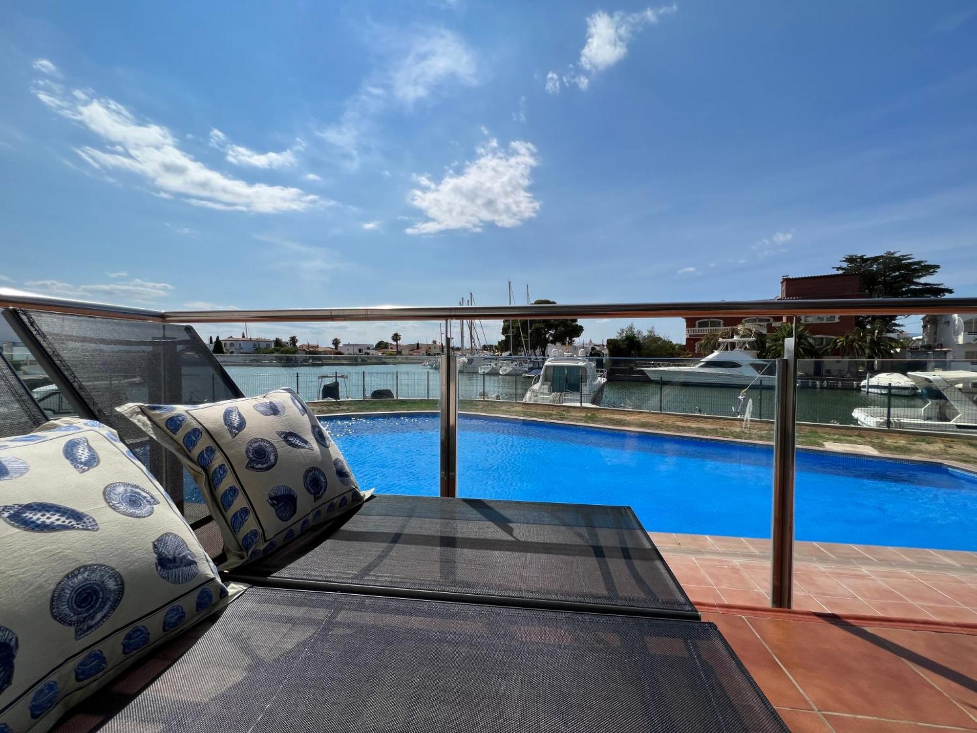 Blau Apartamento Frente A Los Canales Y Las Puestas De Sol De Rosas Exterior foto